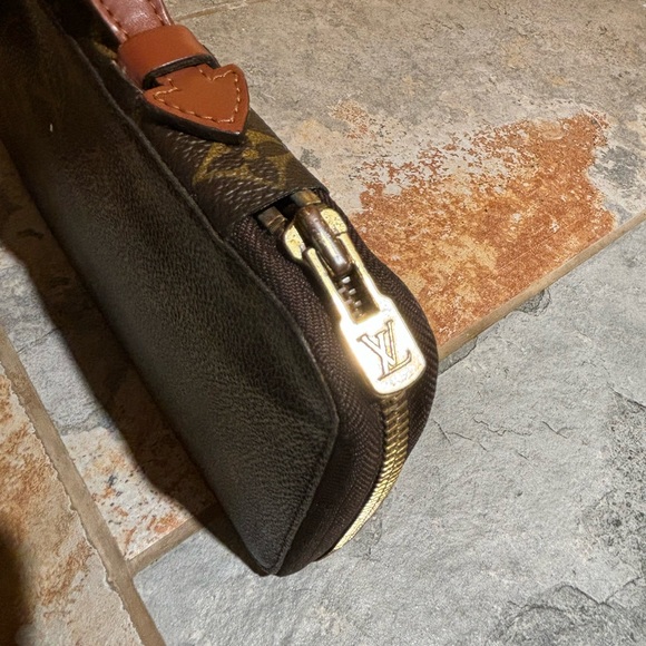 Louis Vuitton Monogram Poche Escapade Organizer Wallet - Picture 7 of 15